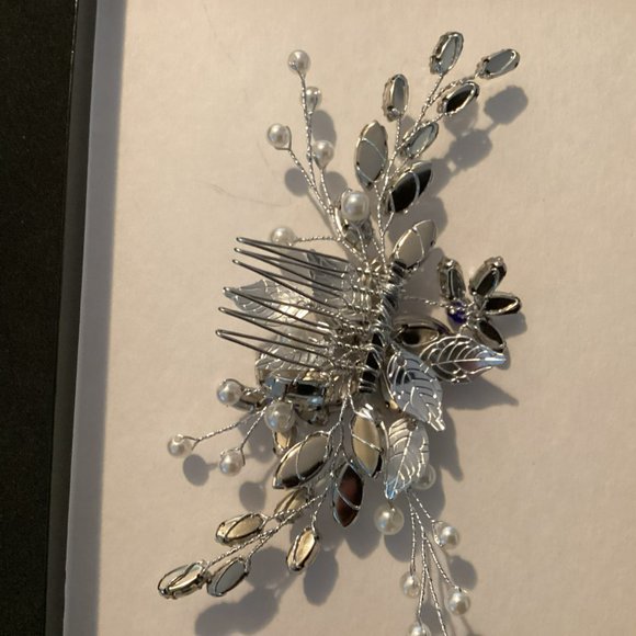 Necklace, earing and hair comb set - Picture 3 of 4